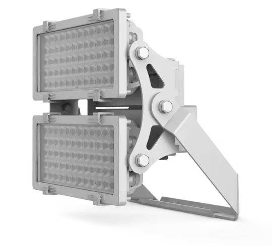 Ein doppelter LED-Strahler mit zwei rechteckigen Leuchtflächen, eingefasst in stabile Schutzrahmen und montiert auf einer robusten Metallhalterung für flexible Installation.